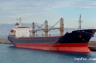 干货船成为连接世界的桥梁与纽带，编织着全球经济与生活的血脉