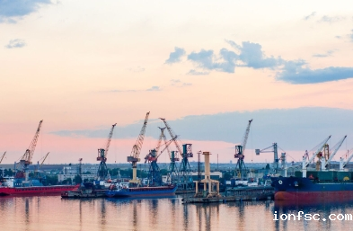 干货船凭借着各种优势在全球物流领域占据着举足轻重的地位