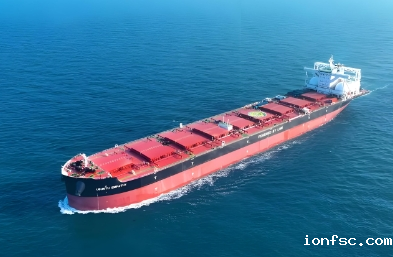 大型散货船是国际贸易的主力军，其发展影响着全球经济格局