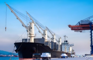 散杂船为海上运输带来了极大的便利和灵活