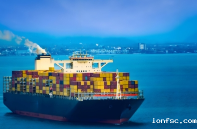 上海大型散货船作为航运业的巨擘和绿色转型的先锋，在全球航运业中发挥着举足轻重的作用