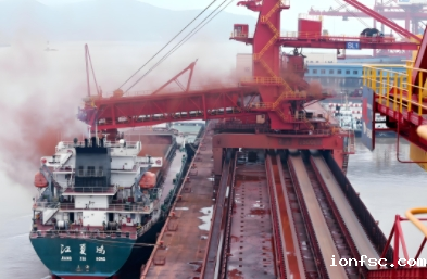 干货船的设计多种多样，所装货物及船舶结构、设备不同