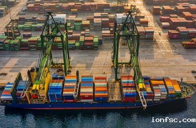 从散货到集装箱,干货船在全球贸易中究竟扮演怎样的关键角色?